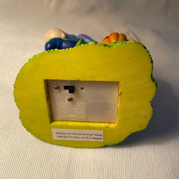 Vintage Winnie the Pooh Halloween Themed Figurine needs batteries - Picture 6 of 8